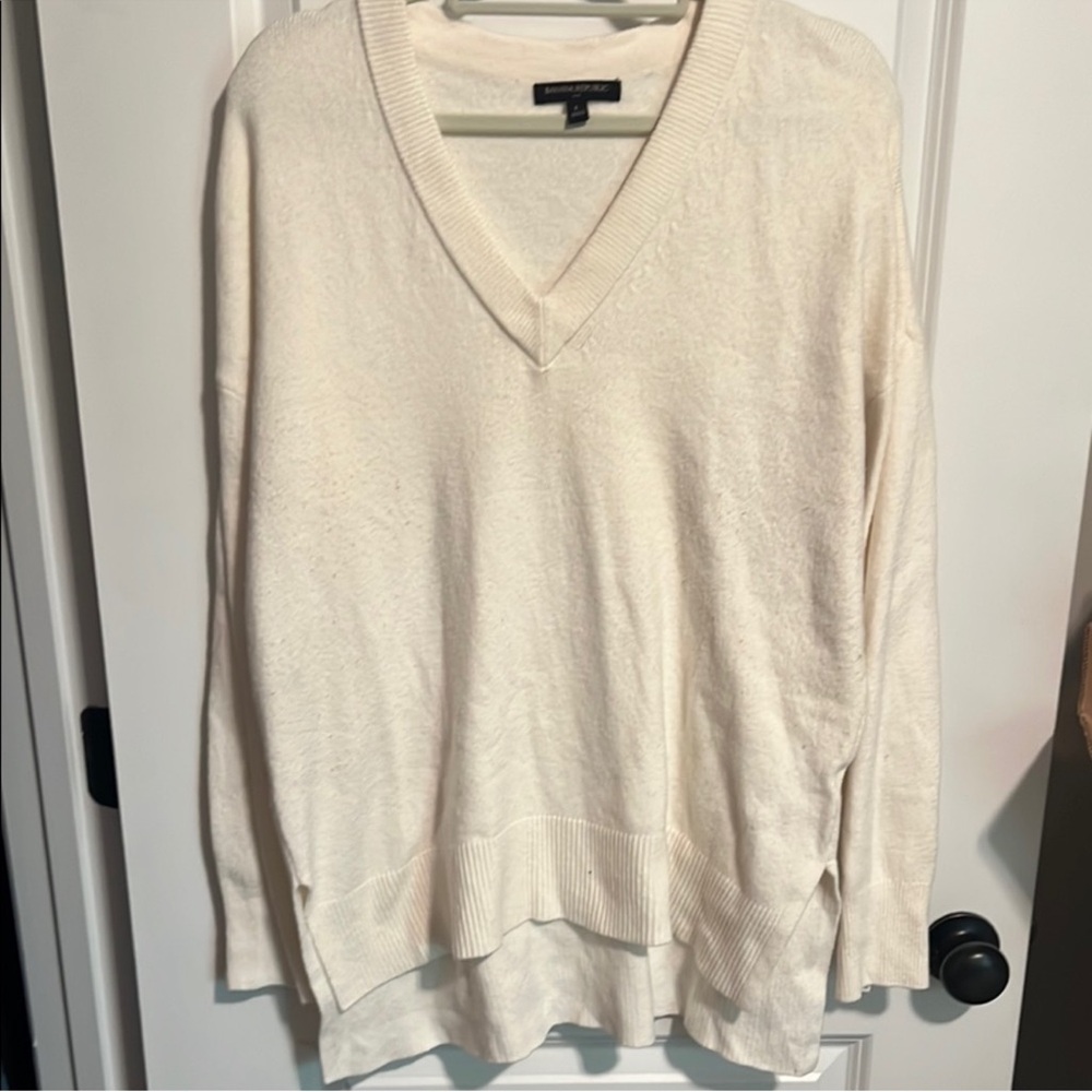 Banana Republic Ivory V-Neck Soft Sweater NWOT